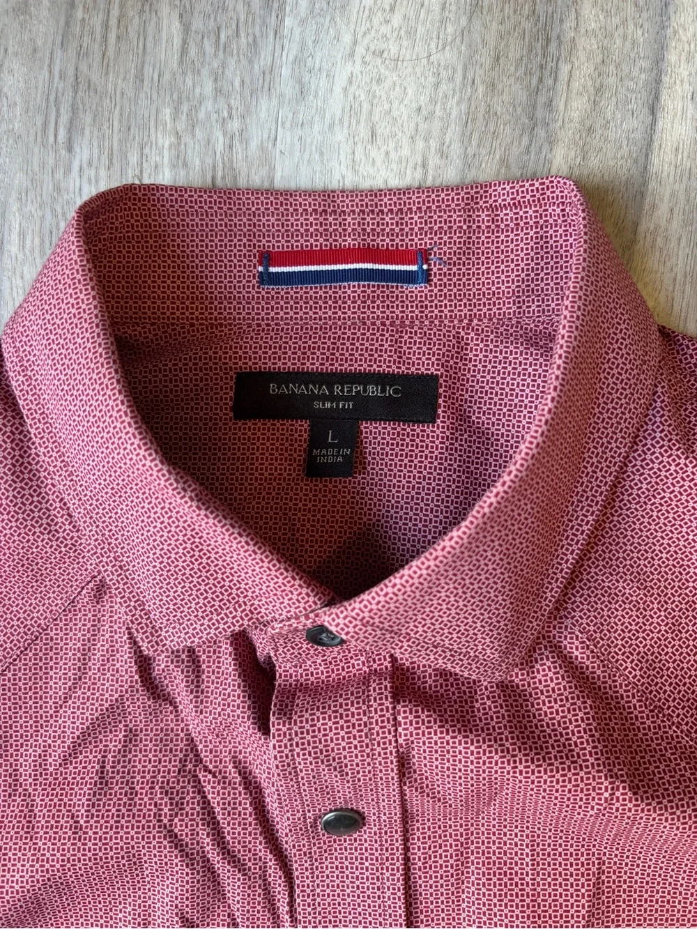 Banana Republic Large Slim Fit Men's Snap Button Two Pocket Shirt in Red